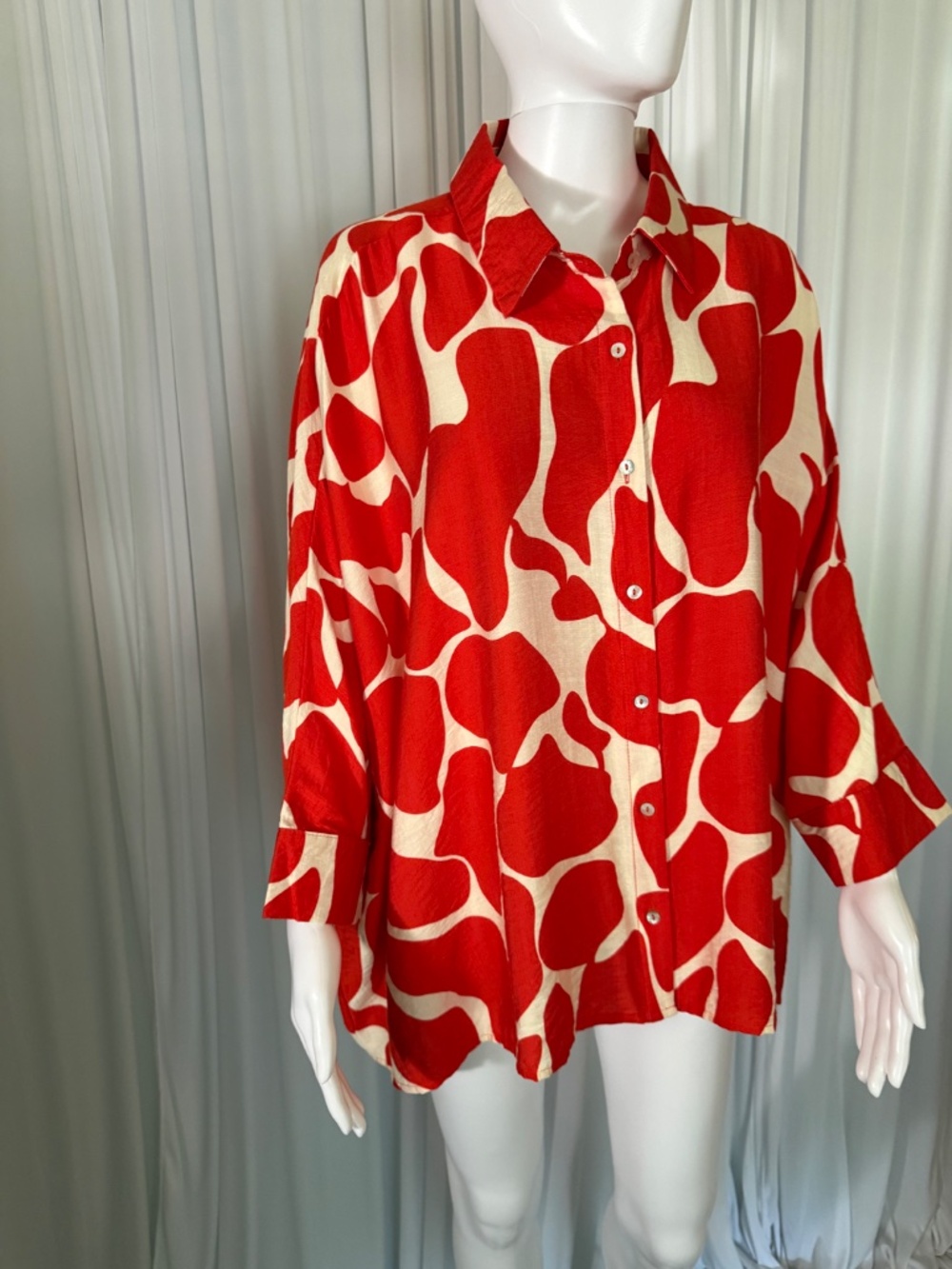 Umgee Red Abstract Print Oversized Button Front Blouse L NWOT - Picture 15 of 16